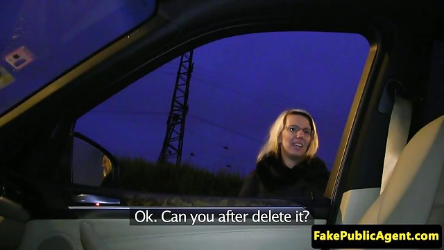 Assfucked pornstar زنکون خروس را می خورد