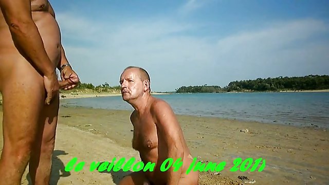 آماده شدن دوزن سکسی برای فاک