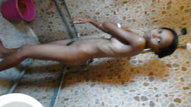 بچه ها کار کر را تمام بازی سکسی زن کردند