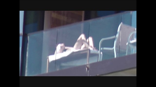 به راحتی نشسته و به آرامی یک از دست دادن عضلات را انجام حشریایرانی داد