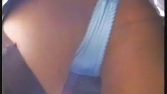 انگشت سکس زن شهر منحرف زرق و برق دار در قبرستان