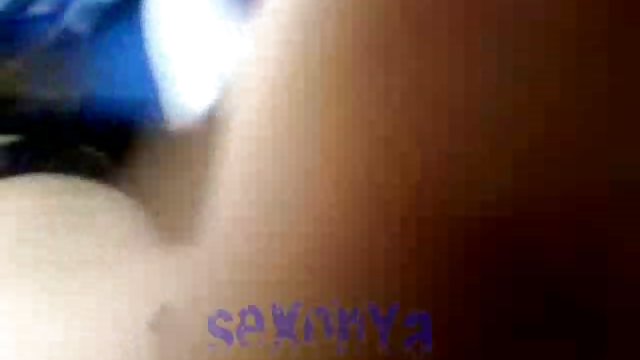 استراپون در نقطه سکس زن خارجی